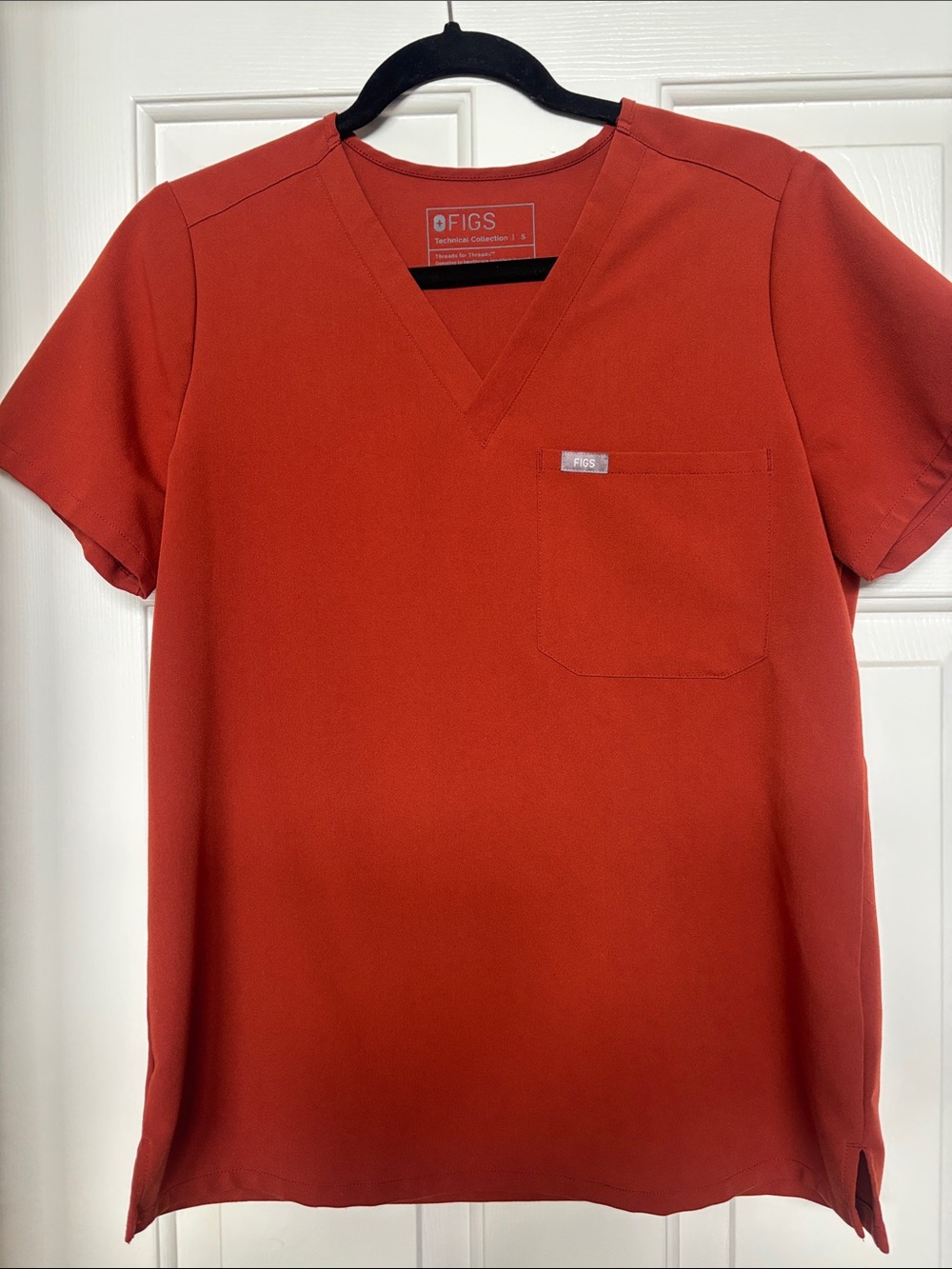 FIGS women’s Scrub Set-Catarina top and Zamora joggers in Auburn